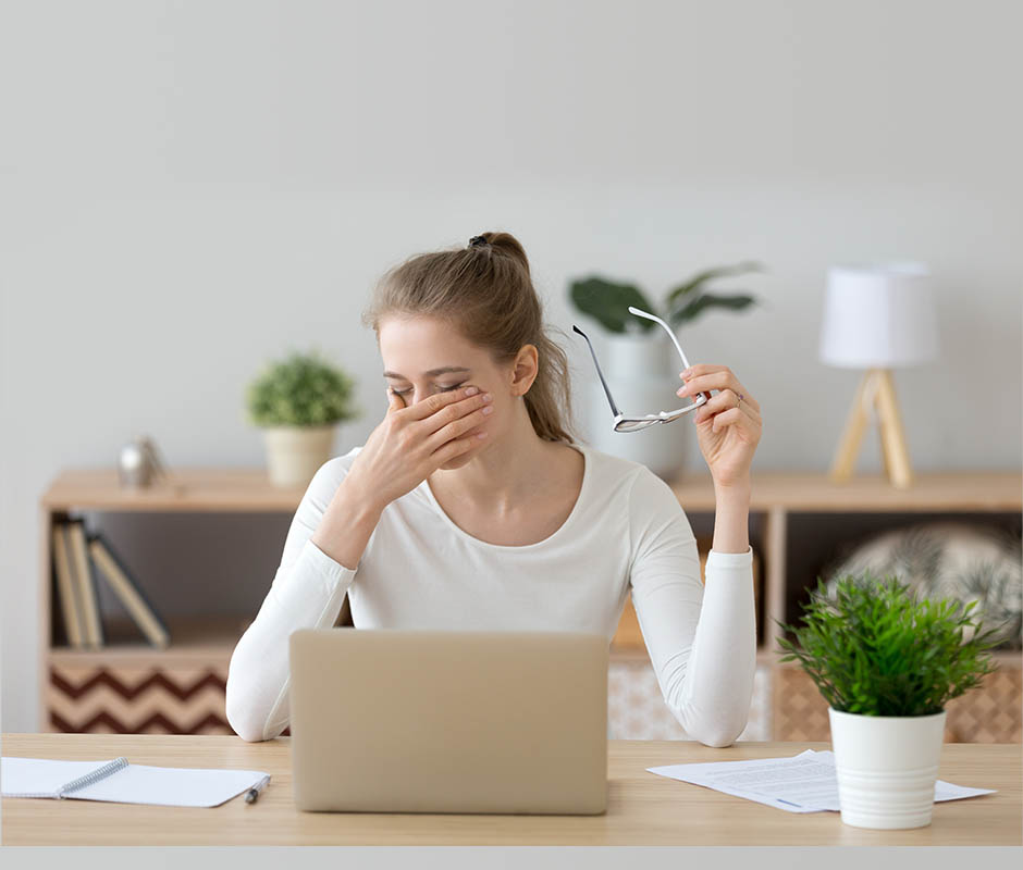 Dry eyes from prolonged screen time