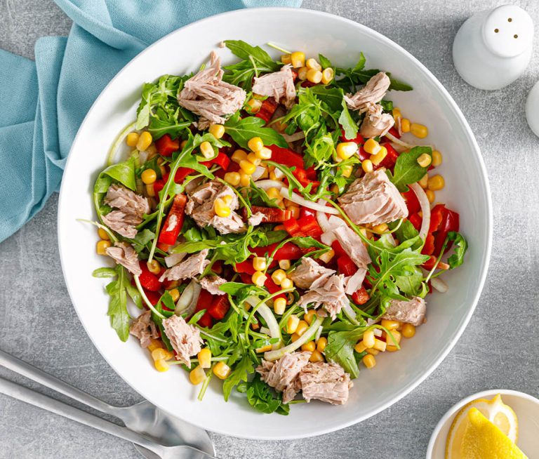 Canned tuna salad with arugula and fresh vegetables