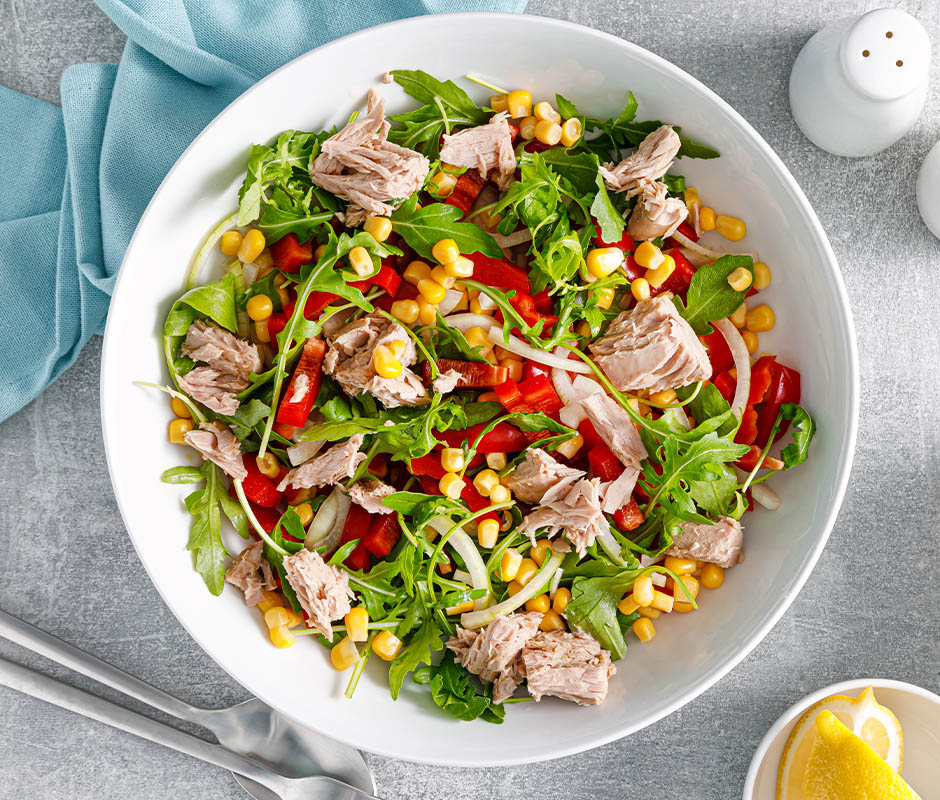 Canned tuna salad with arugula and fresh vegetables